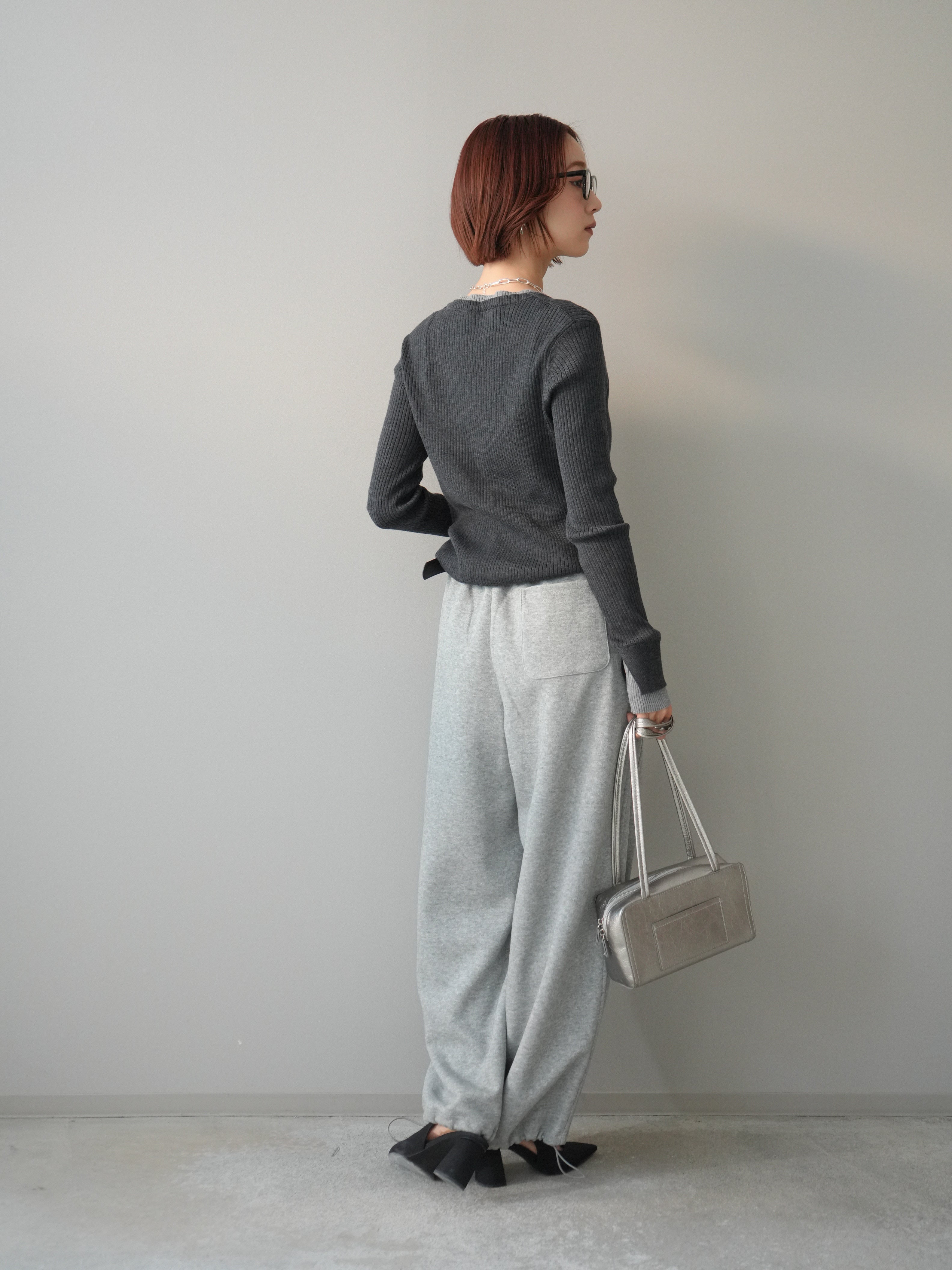 新品　Katie WINTER GIRL ベルボトムニットパンツ　グレー　フリー 予約]ベルト付裾ドロストスエットパンツ/lightgray – Lumier