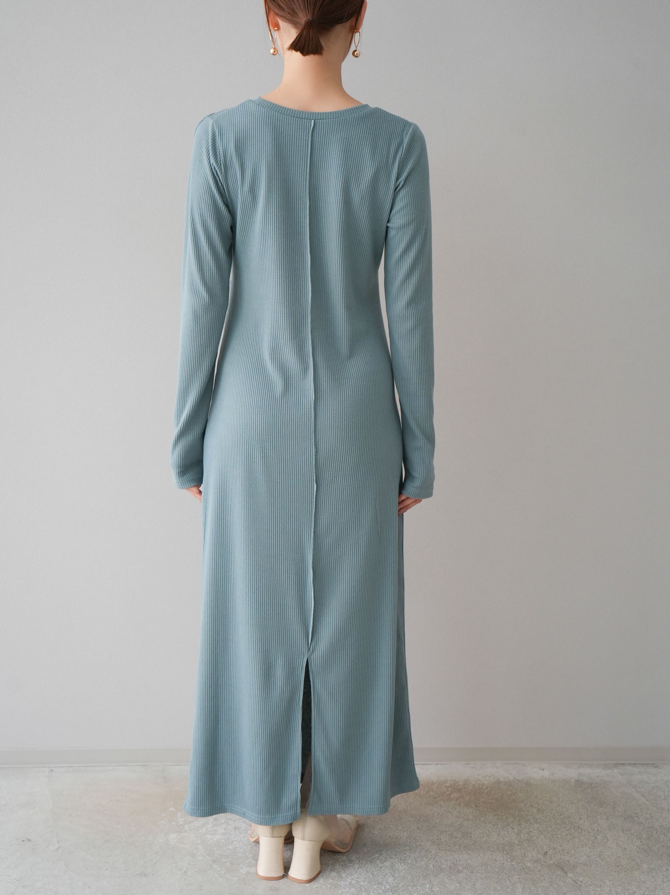 予約]ウエストタックショルダーデザインカットリブワンピース/サックス