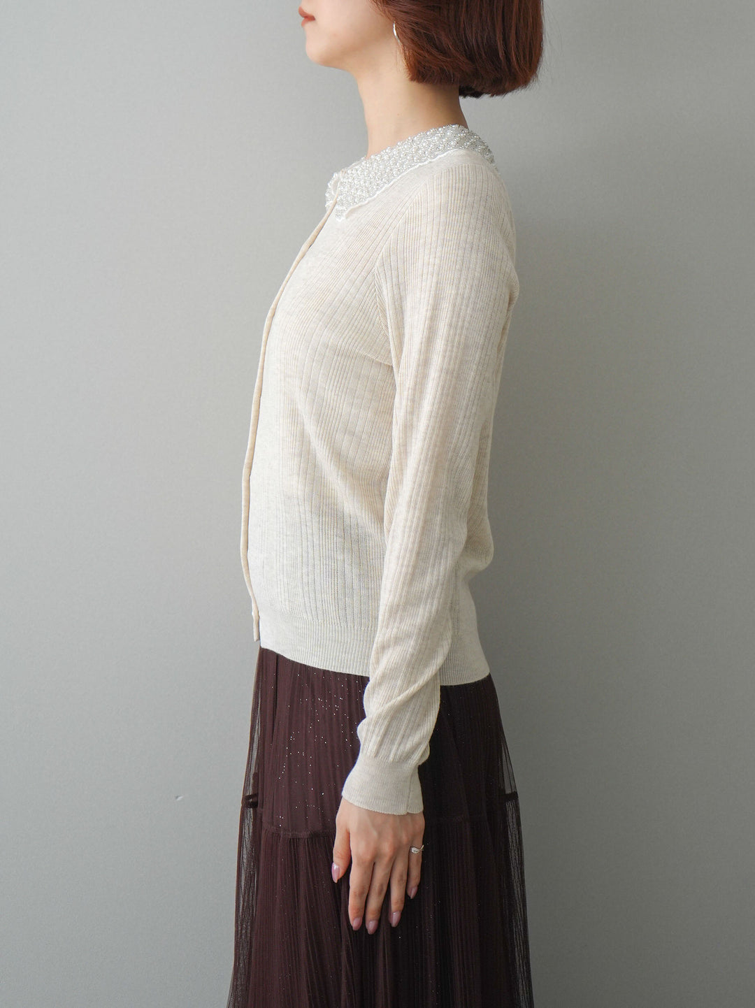 [予約]ビジュー襟パールボタンニットカーディガン/ivory