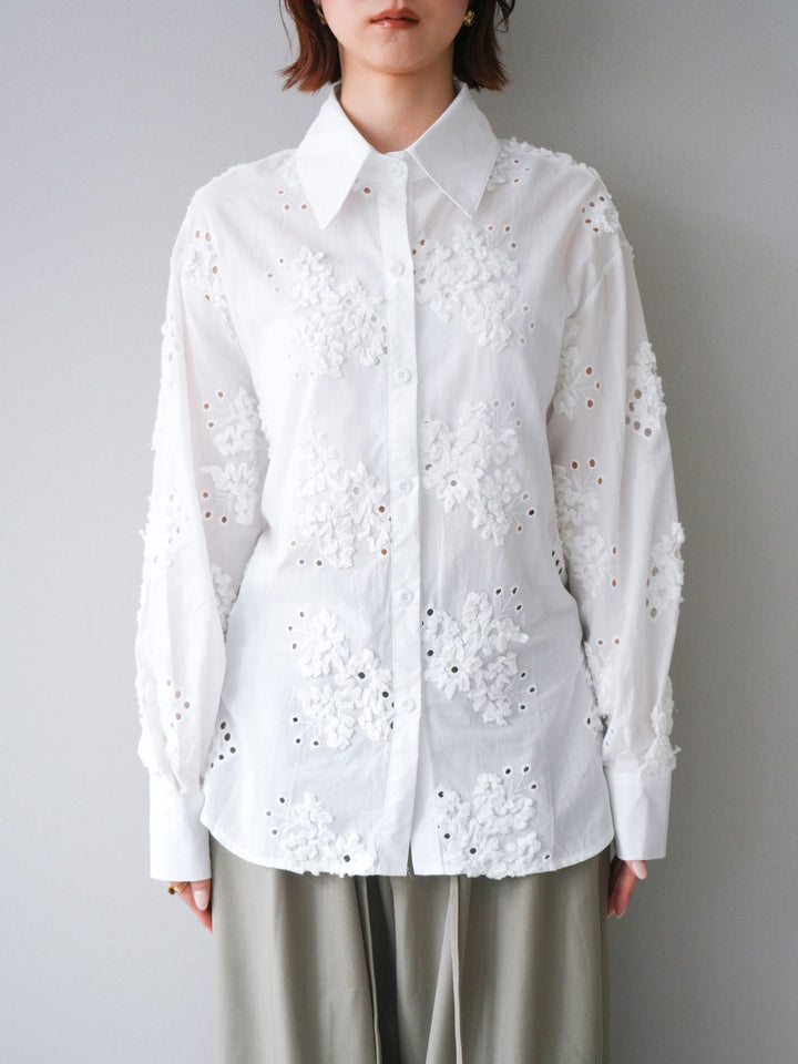 [予約]バックリボンフラワーエンブロイダリーシャツ/white
