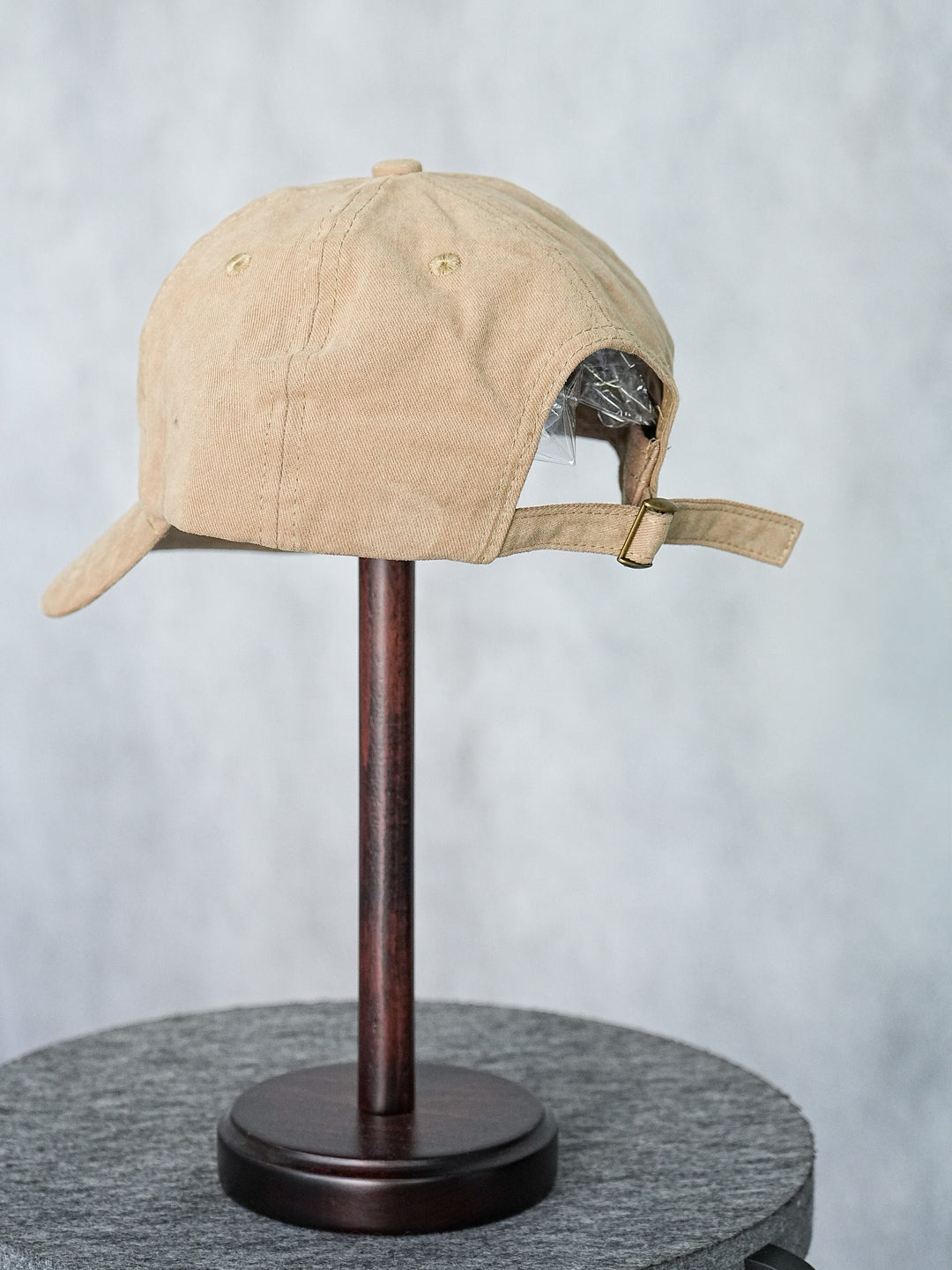 [予約]HELLO SUNRISEロゴ刺繍ピーチスキンCAP/ベージュ