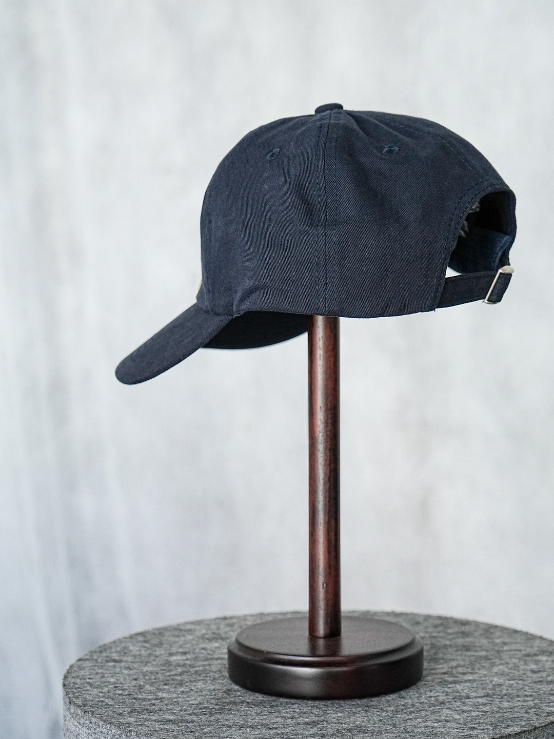 [予約]NEW MIRRORロゴ刺繍CAP/ネイビー