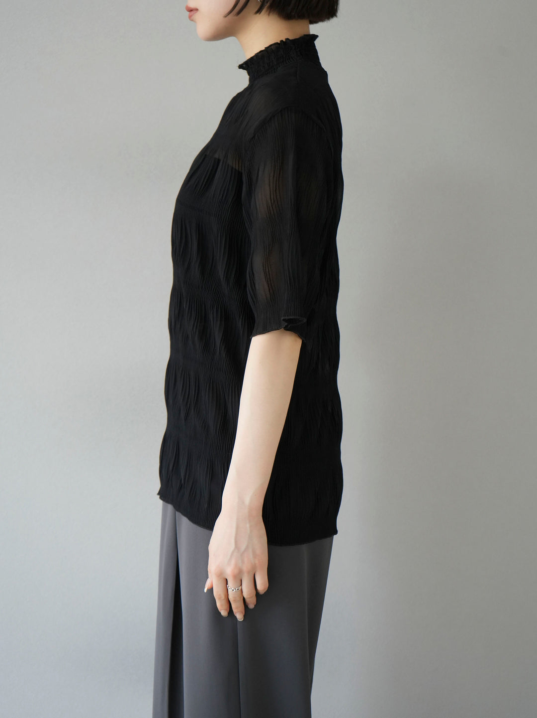 [Pre-order] Shirred Chiffon Half Sleeve Blouse/Black