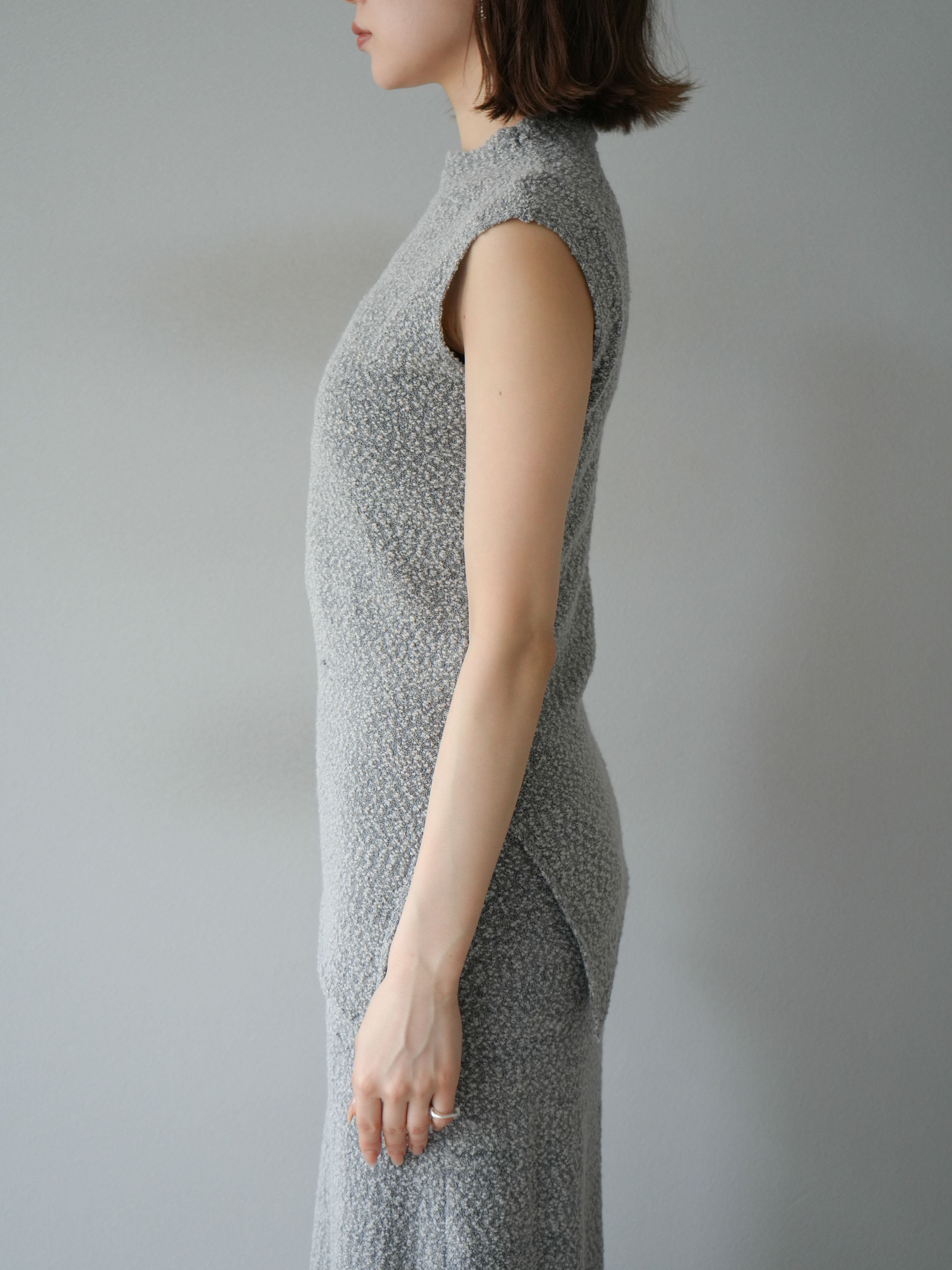 予約]ブークレアシメニットノースリーブトップス/グレー – Lumier