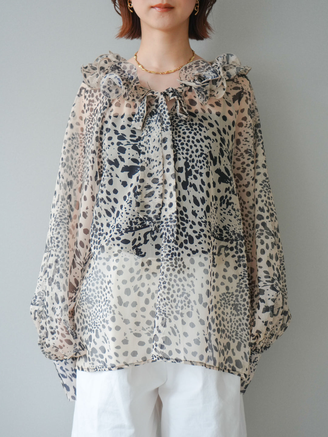 [予約]ラッフルネックシアーブラウス/leopard