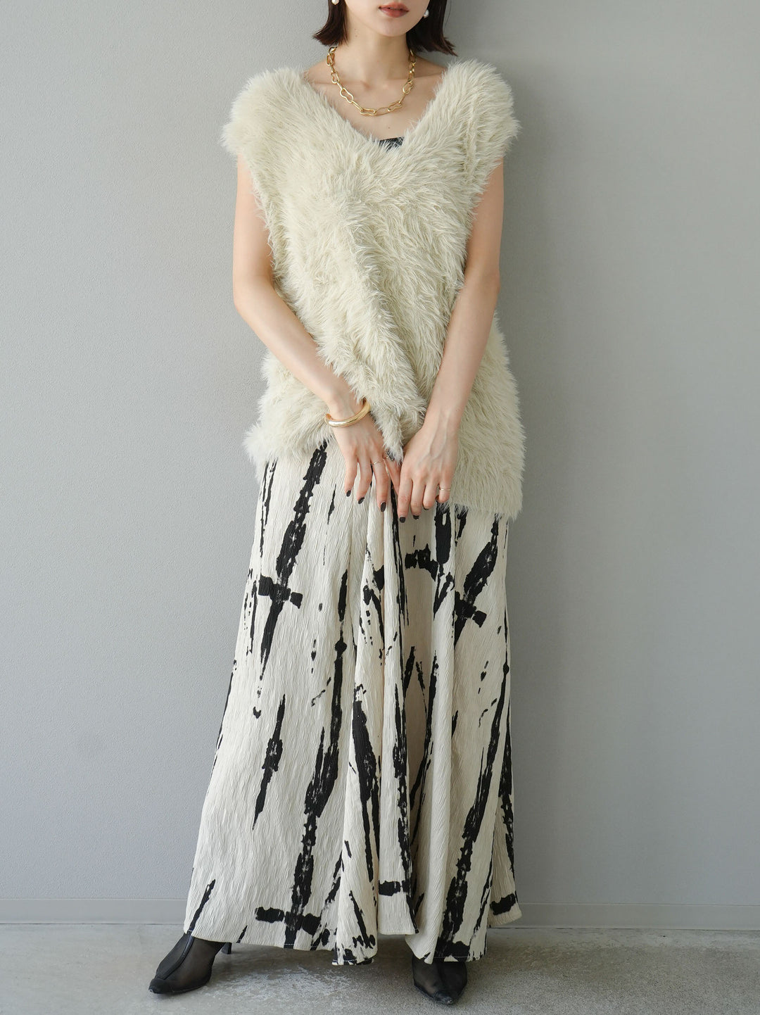 [予約]Vネックシャギールーズベスト/アイボリー