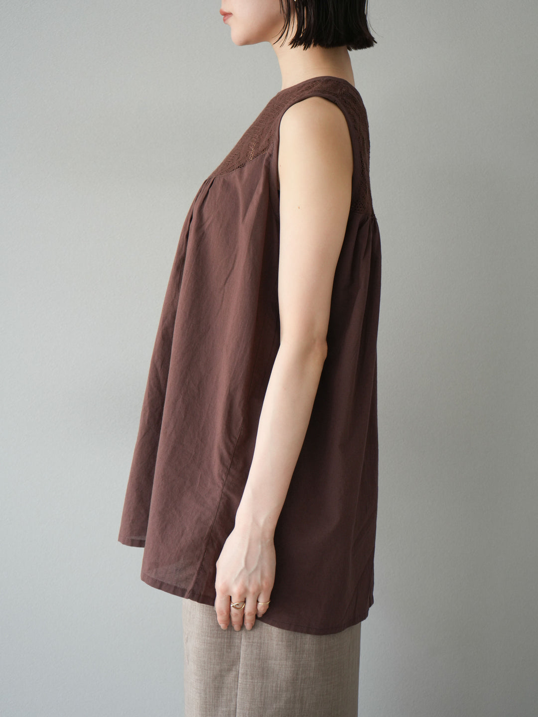 [予約]インド製コットンレース切替ノースリブラウス/ブラウン