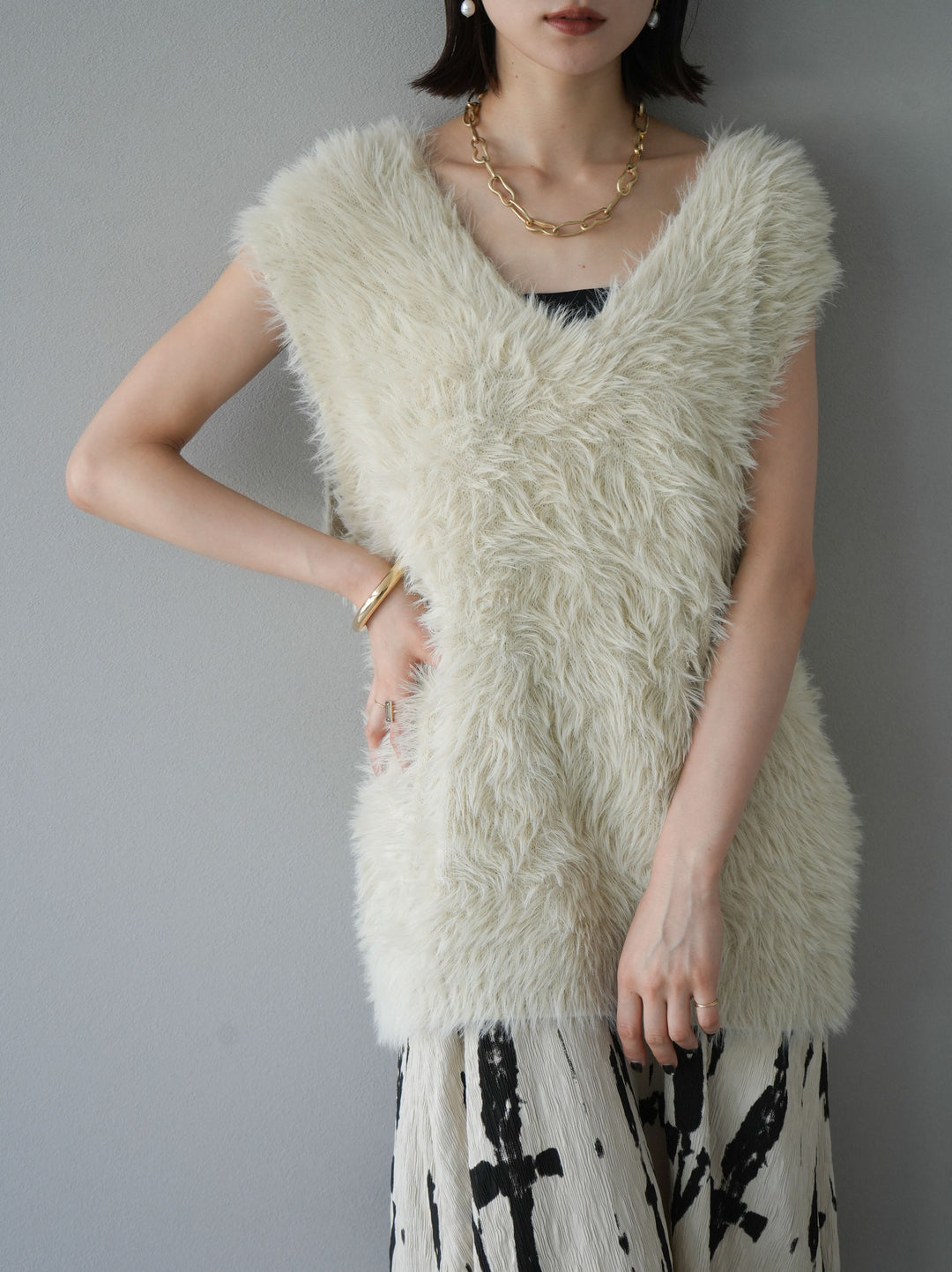 [予約]Vネックシャギールーズベスト/アイボリー