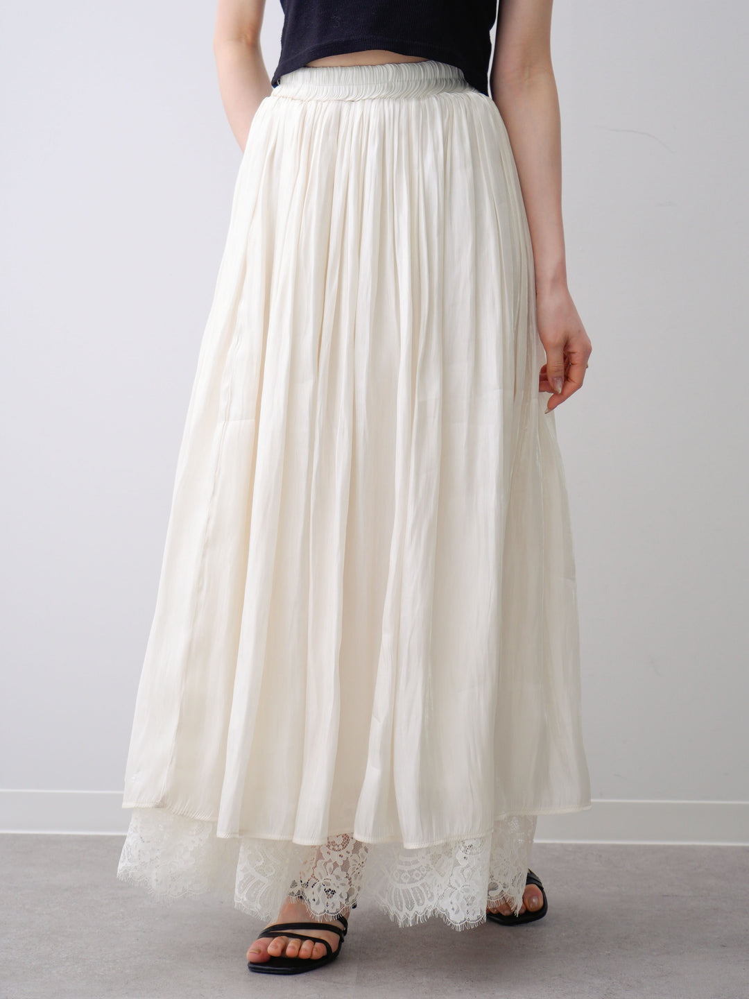 【預購】亮面蕾絲邊長裙 / 象牙色