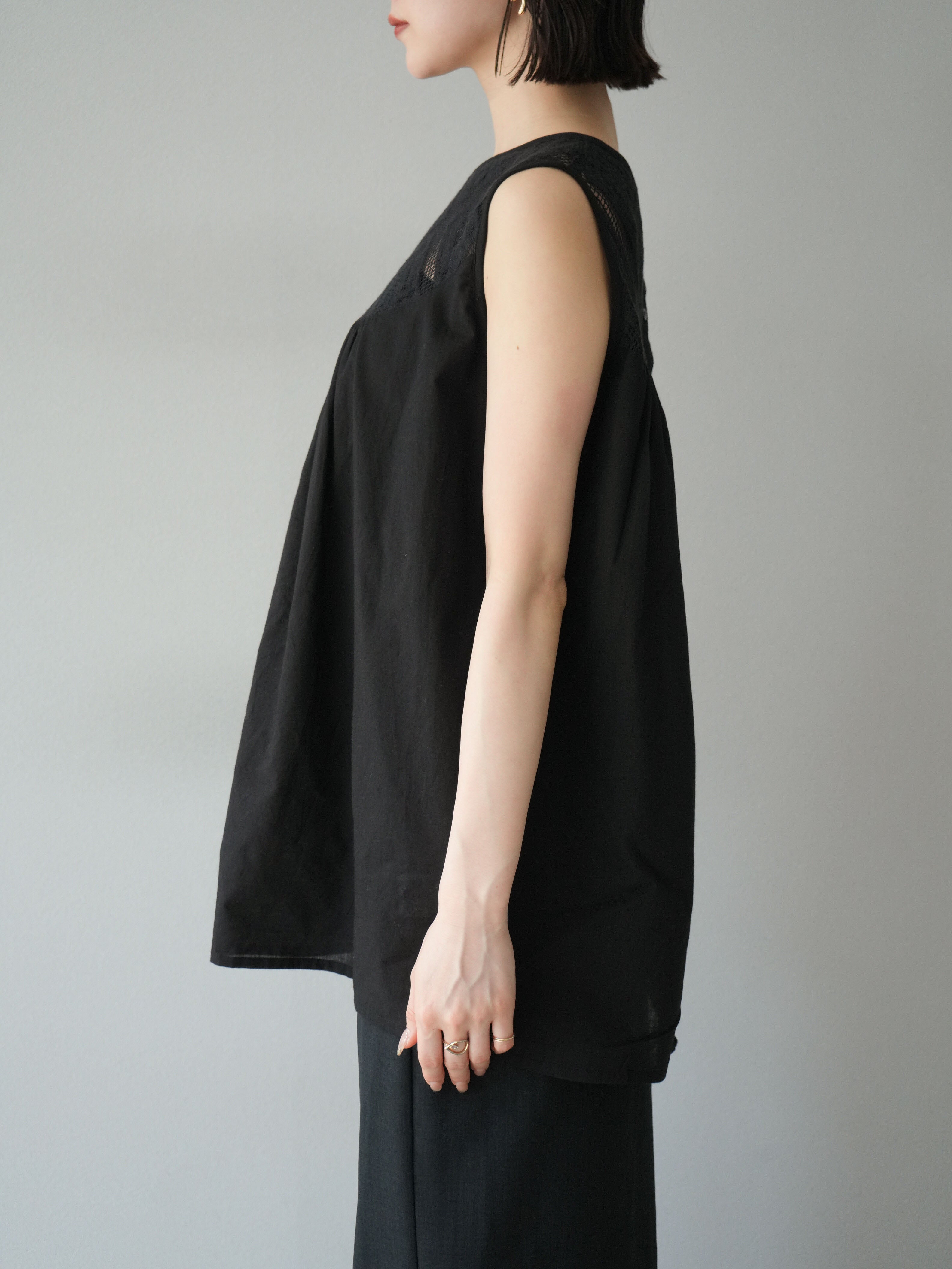 予約]インド製コットンレース切替ノースリブラウス/ブラック