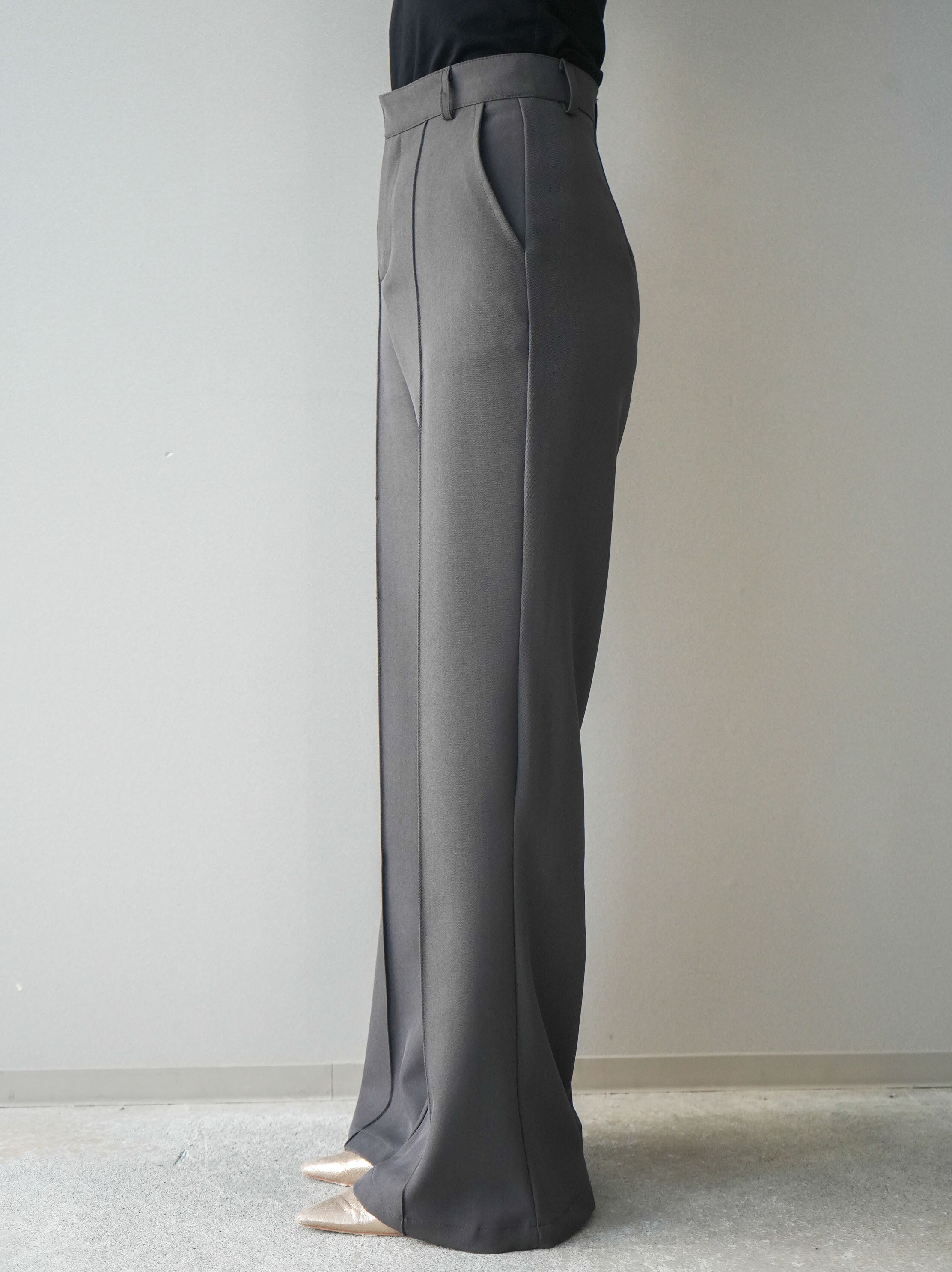 予約]センターシームフレアパンツ/gray – Lumier