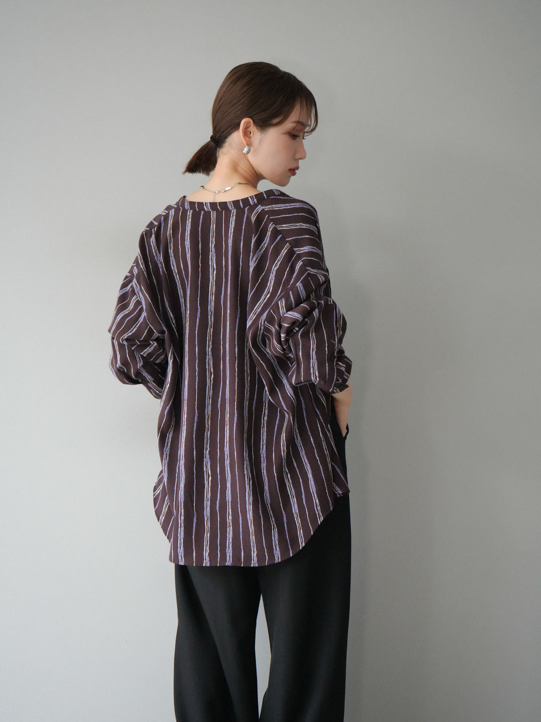 [予約]ペンタッチストライプ2WAYスリーブバンドカラーシャツ/ブラウン