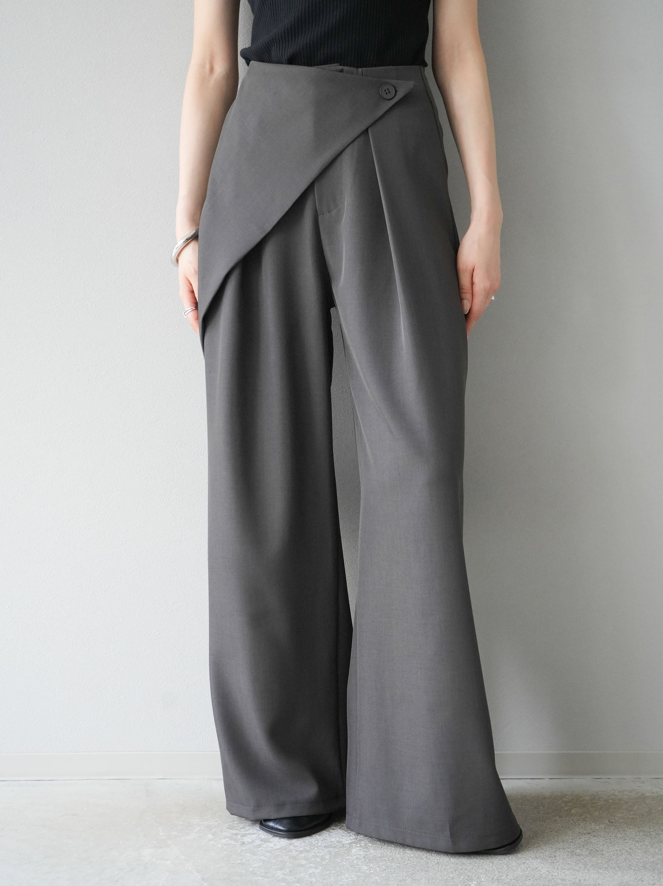 らむチャコールグレー　X S SEMI WIDE STRAIGHT WOOLY SLACKS（スラックス）｜WYM LIDNM（ウィム