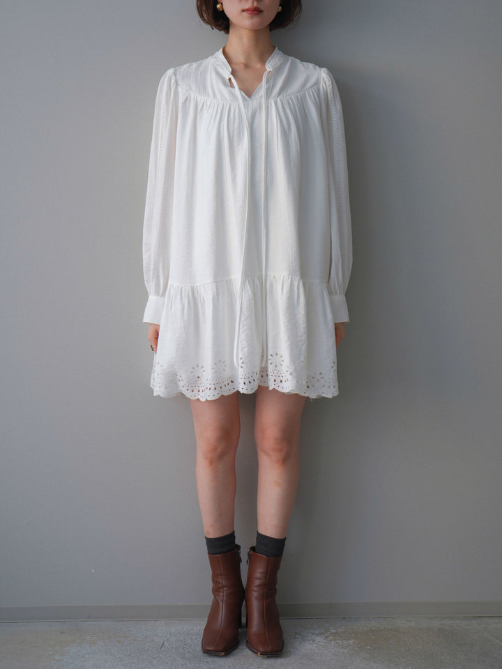 [予約]ティアードパンチングミニワンピース/white