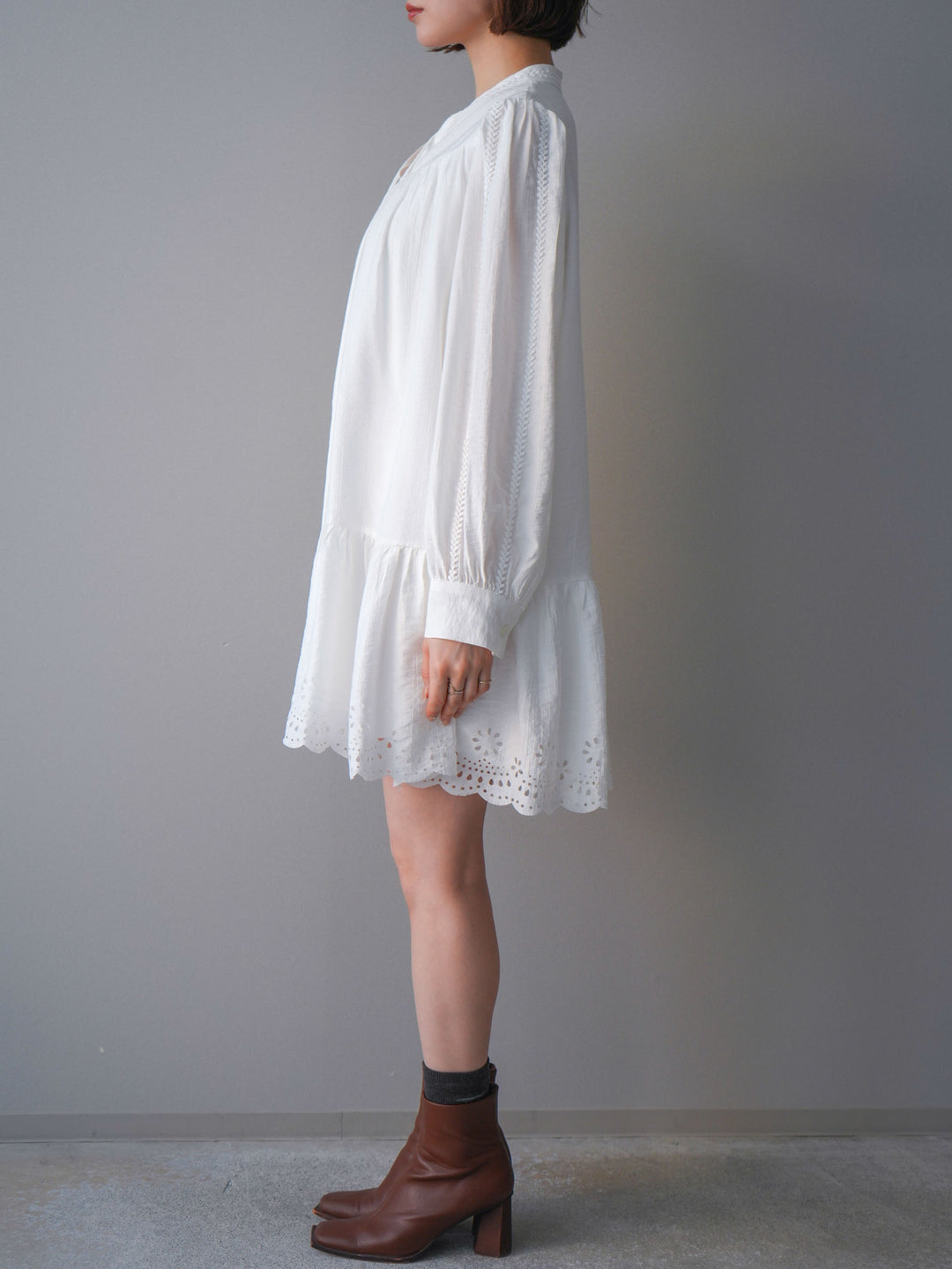 [予約]ティアードパンチングミニワンピース/white