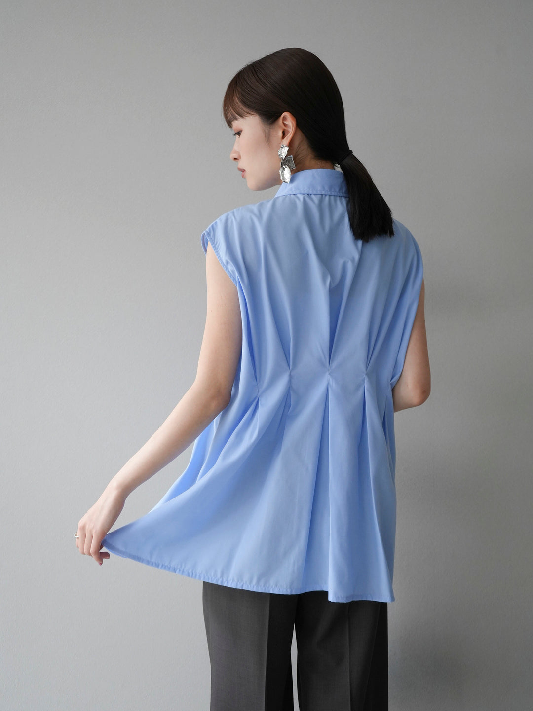 [Pre-order] Broad waist tuck sleeveless blouse/blue