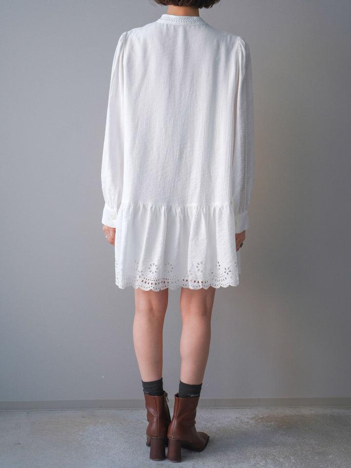 [予約]ティアードパンチングミニワンピース/white