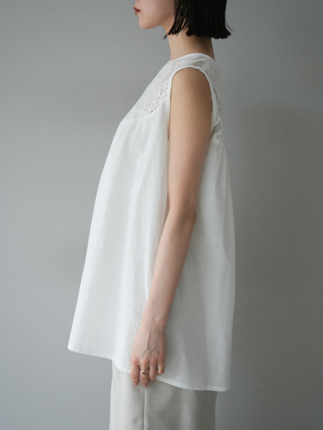 [予約]インド製コットンレース切替ノースリブラウス/オフ