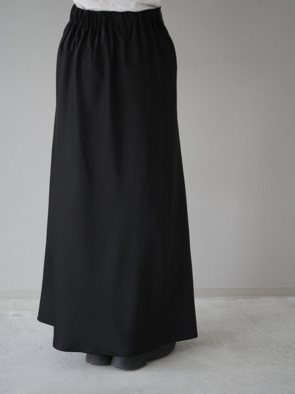 [予約]satin flare skirt / black