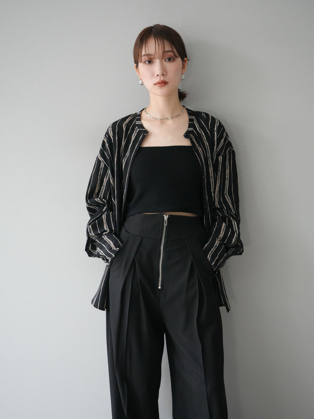 [予約]ペンタッチストライプ2WAYスリーブバンドカラーシャツ/ブラック