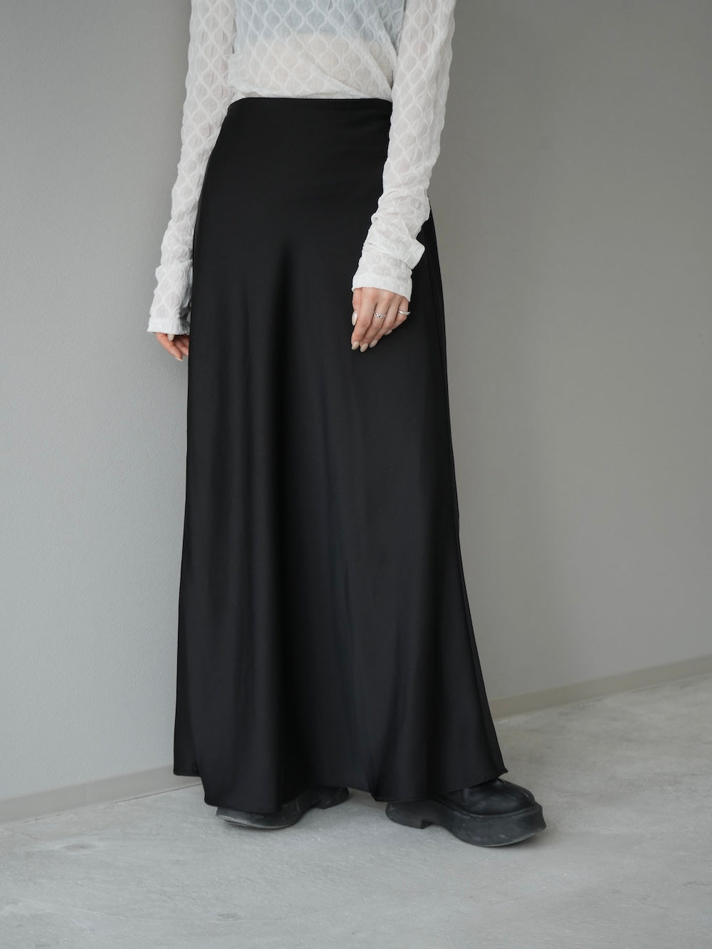 [予約]satin flare skirt / black