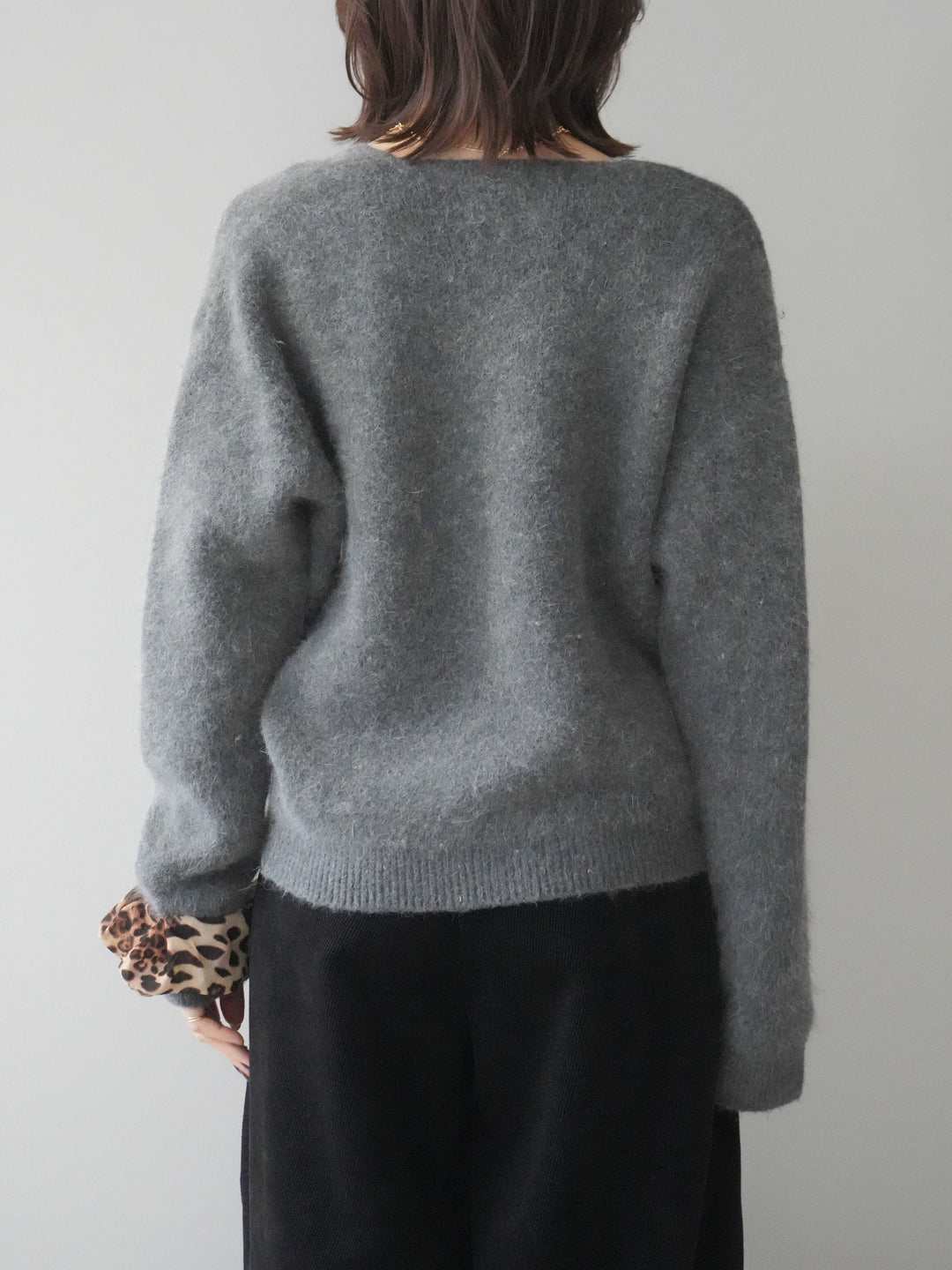 [予約]シュシュ付きアンゴラタッチVネックニットプルオーバー/gray