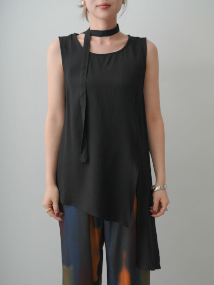 [予約]タイ付アシメヘムノースリトップス/black