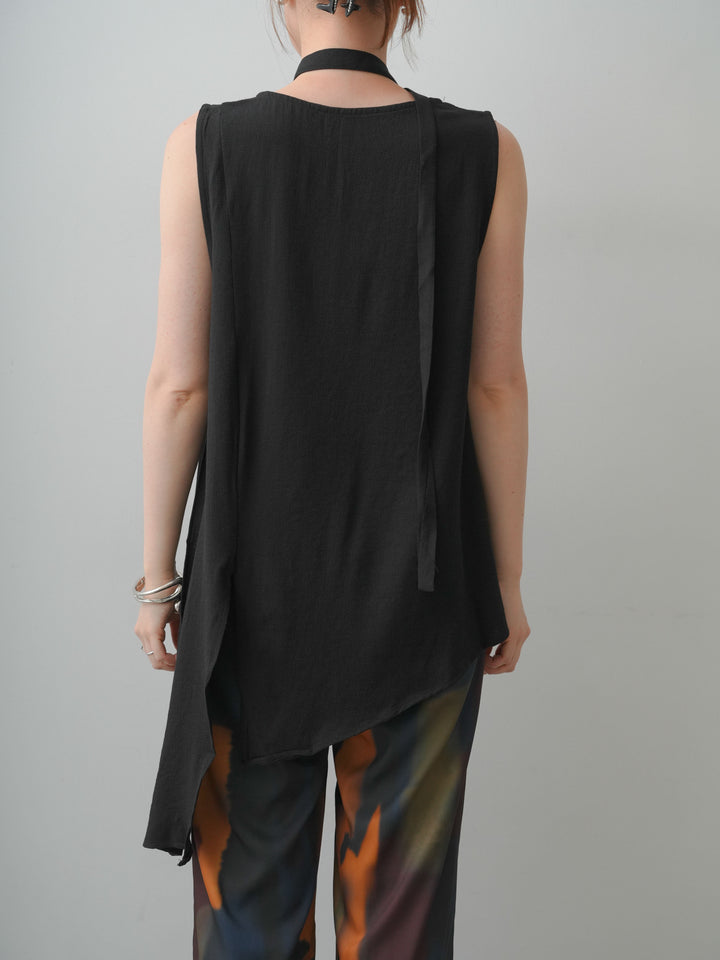 [予約]タイ付アシメヘムノースリトップス/black