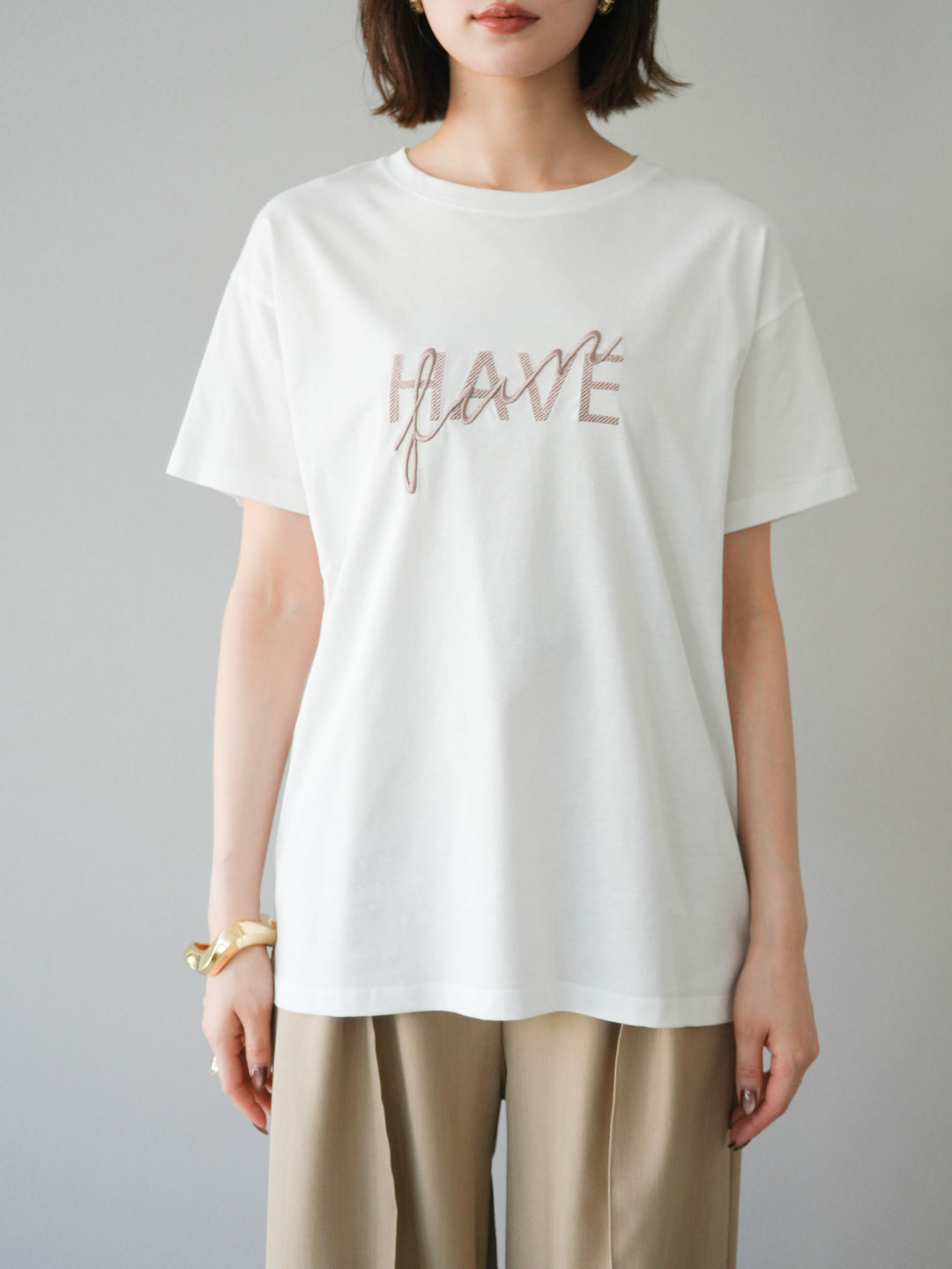 [予約]デザインロゴ刺繍Tシャツ/オフホワイト