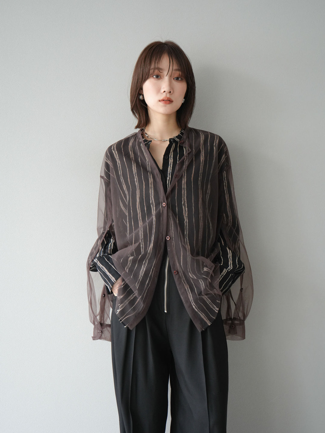 [予約]ペンタッチストライプ2WAYスリーブバンドカラーシャツ/ブラック