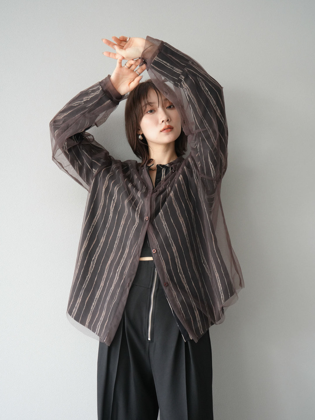 [予約]ペンタッチストライプ2WAYスリーブバンドカラーシャツ/ブラック