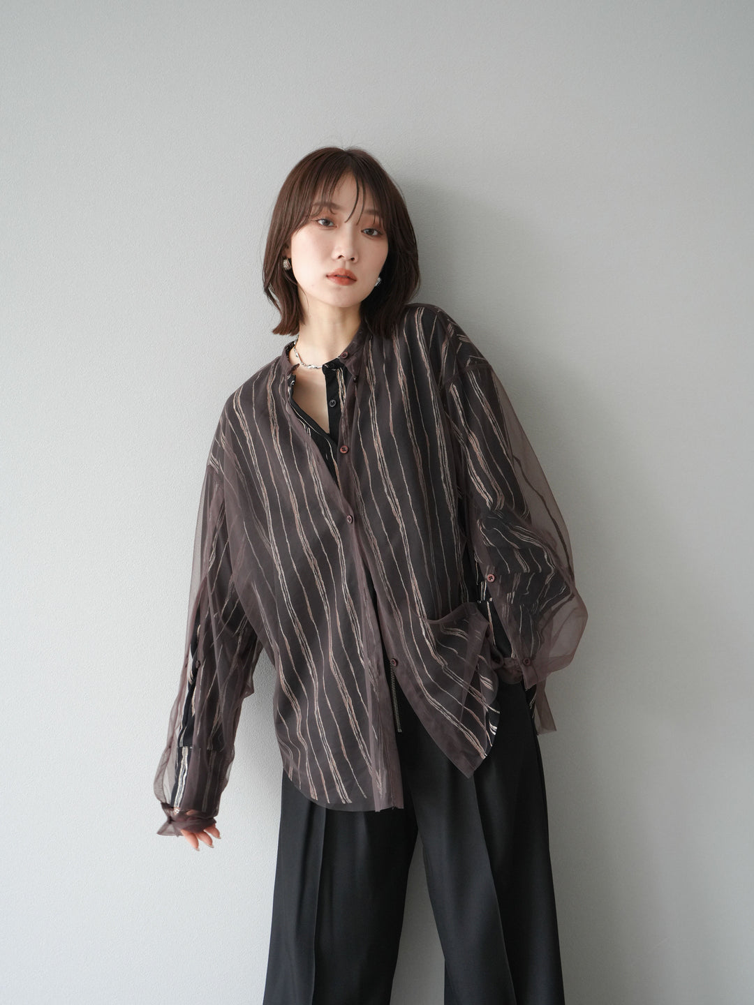 [予約]ペンタッチストライプ2WAYスリーブバンドカラーシャツ/ブラック