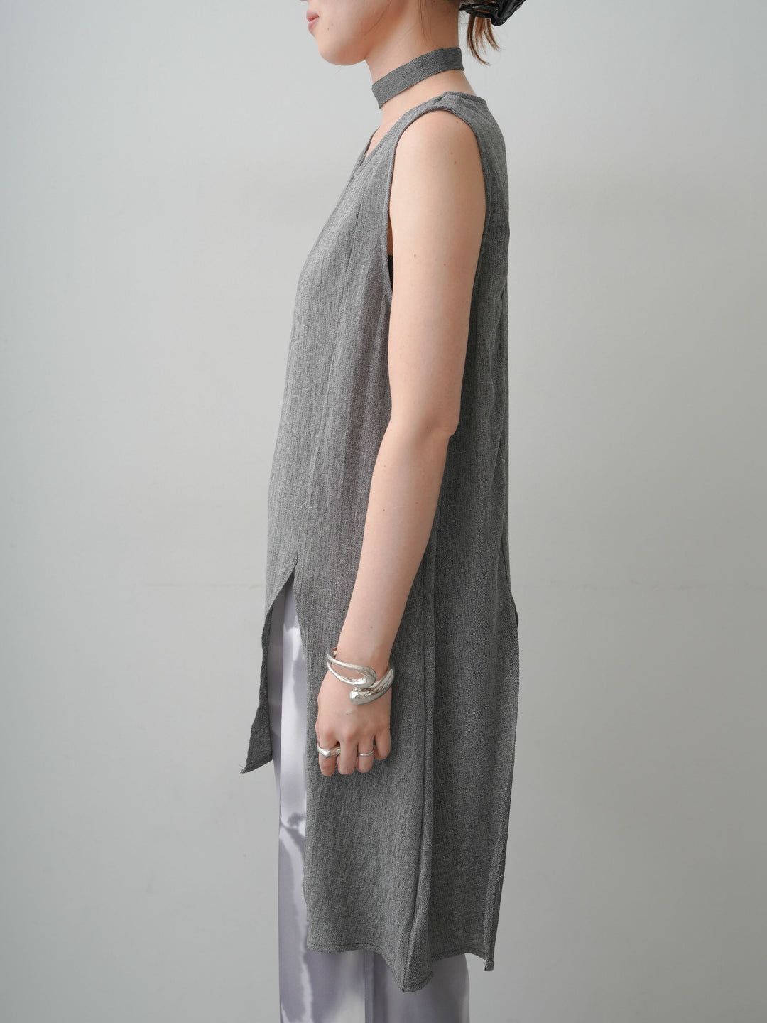 [予約]タイ付アシメヘムノースリトップス/gray