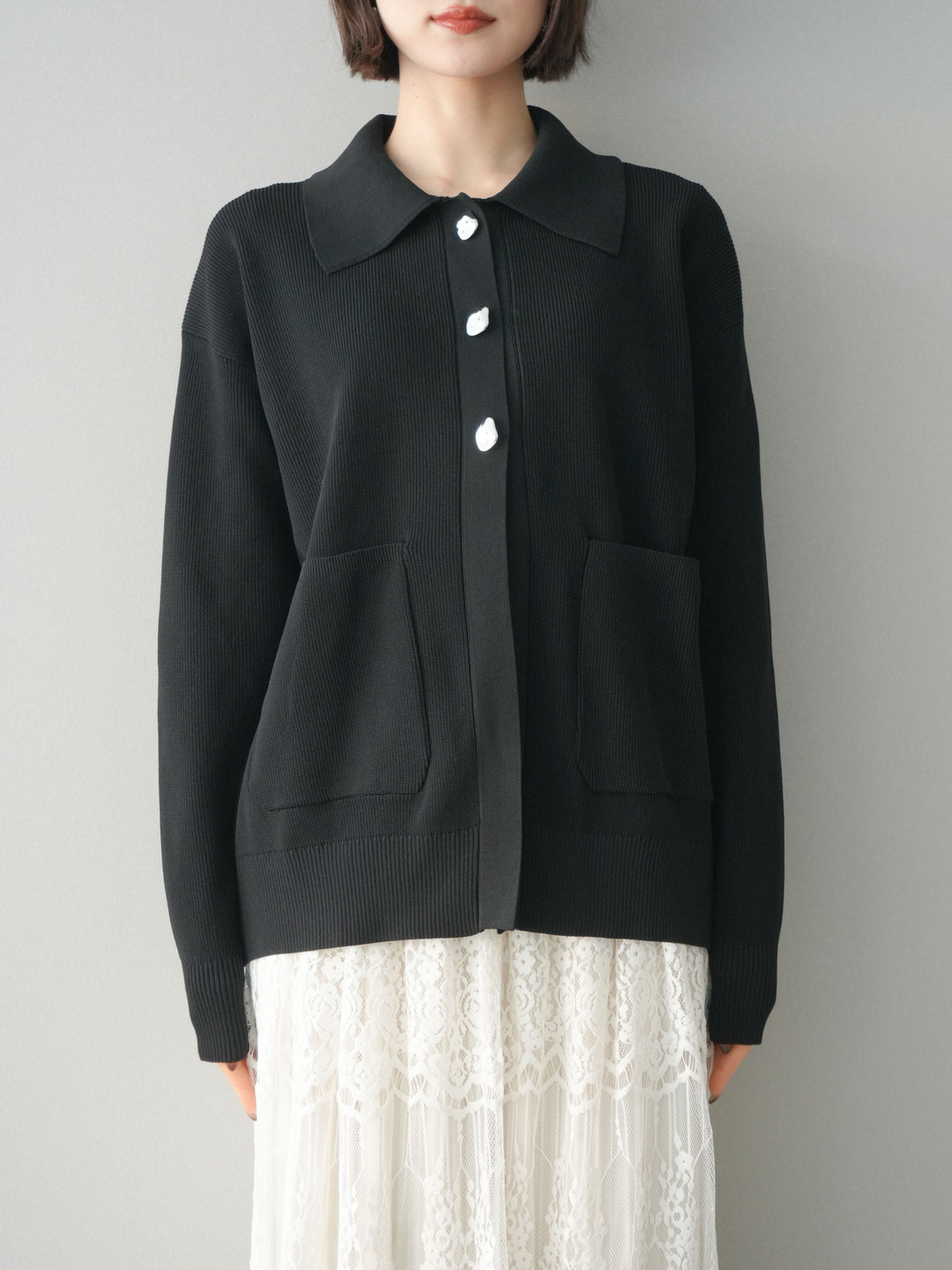 [予約]メタルボタン襟付きポリエステルニットカーディガン/black