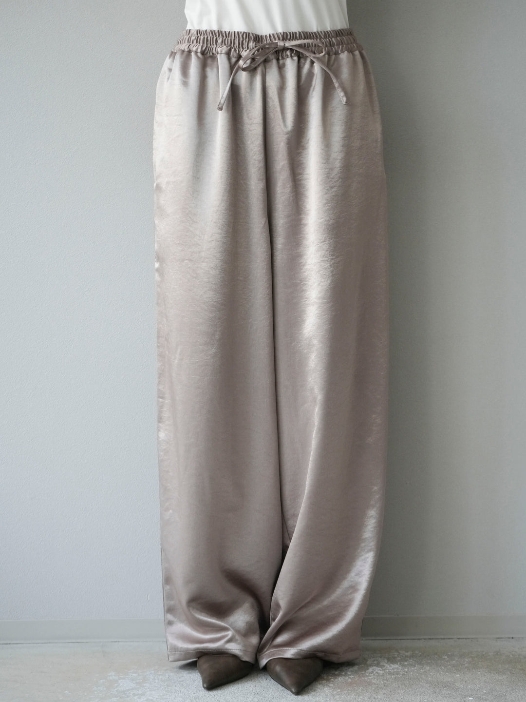 [予約]サテンラインワイドパンツ/グレージュ