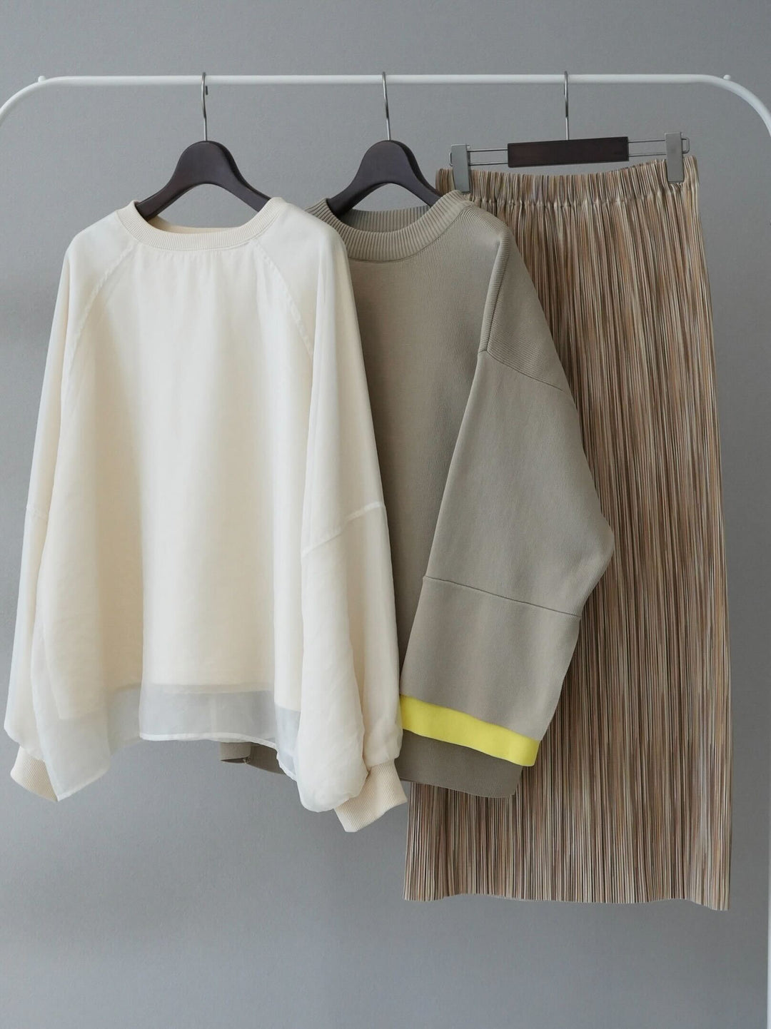 [Mix and match set] [SET] Sheer layered fleece sweatshirt pullover + color-coordinated sleeve Milano rib knit pullover + multi-color I-line pleated skirt (3 sets)