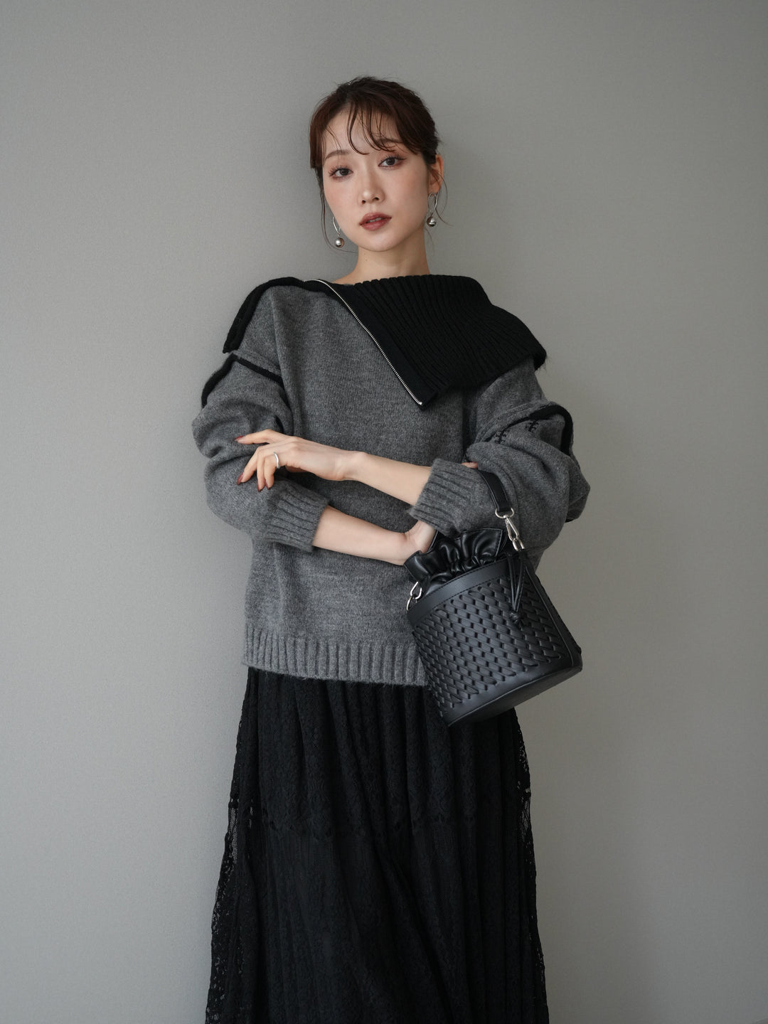 [予約]ZIPハイネックバイカラーニットプルオーバー/charcoal