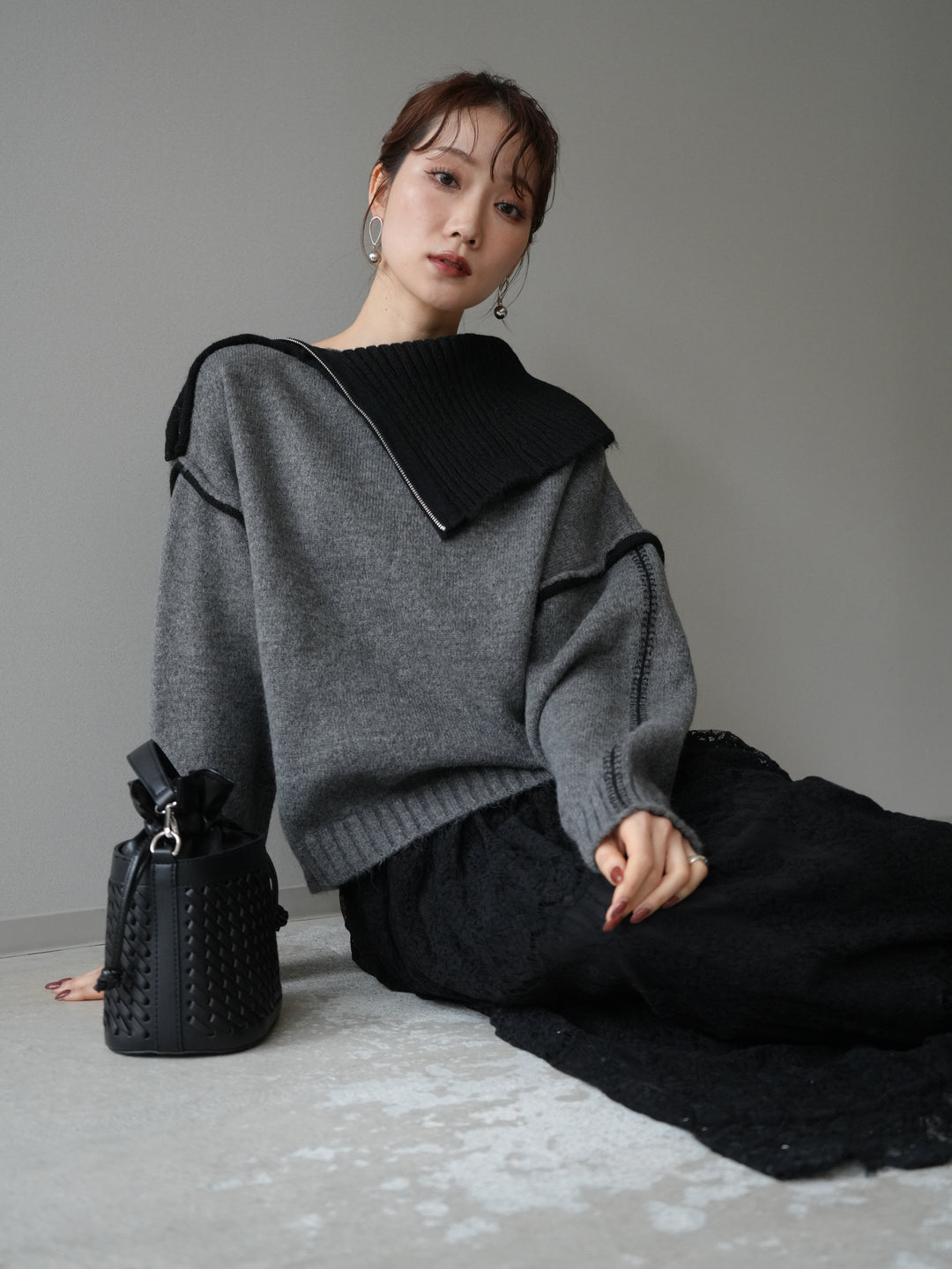 [予約]ZIPハイネックバイカラーニットプルオーバー/charcoal