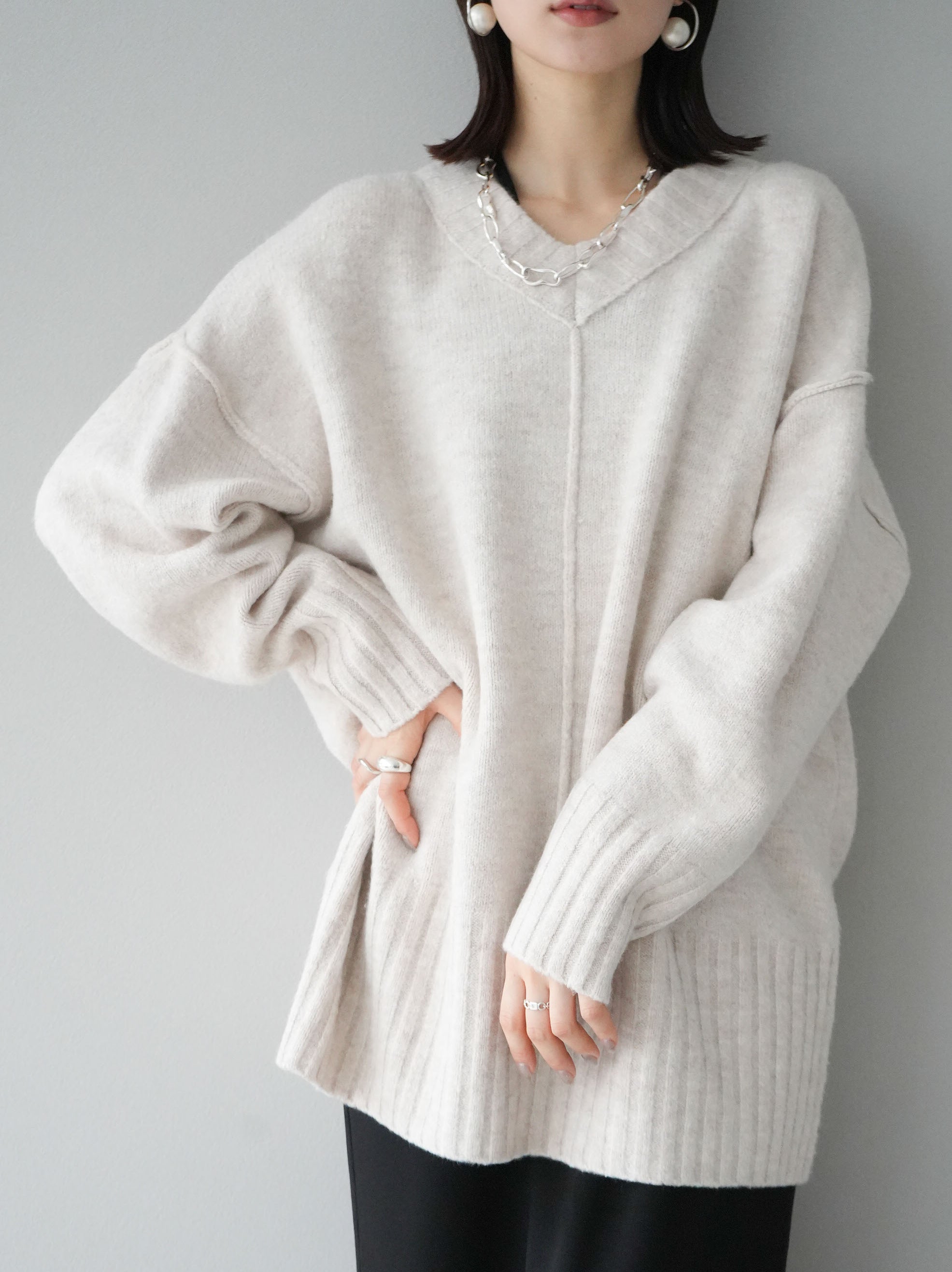 予約]もちもちリンキングVネックニット/オートミール – Lumier