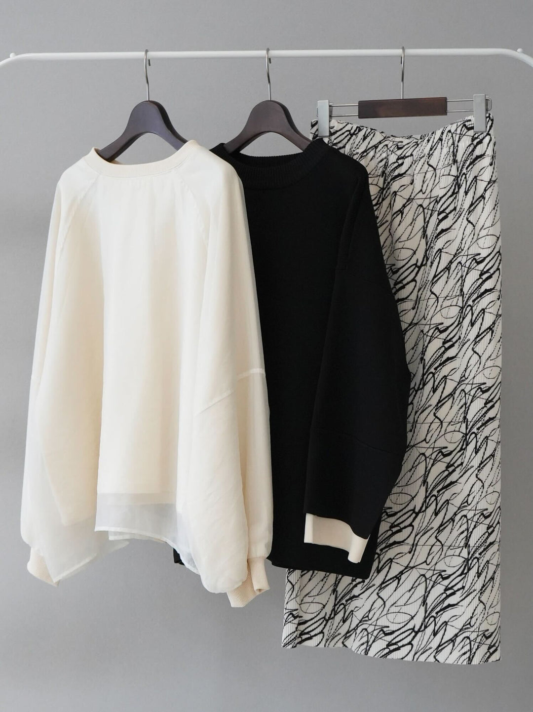 [Mix and match set] [SET] Sheer layered fleece sweatshirt pullover + color-coordinated sleeve Milano rib knit pullover + pen-touch I-line pleated skirt (3 sets)