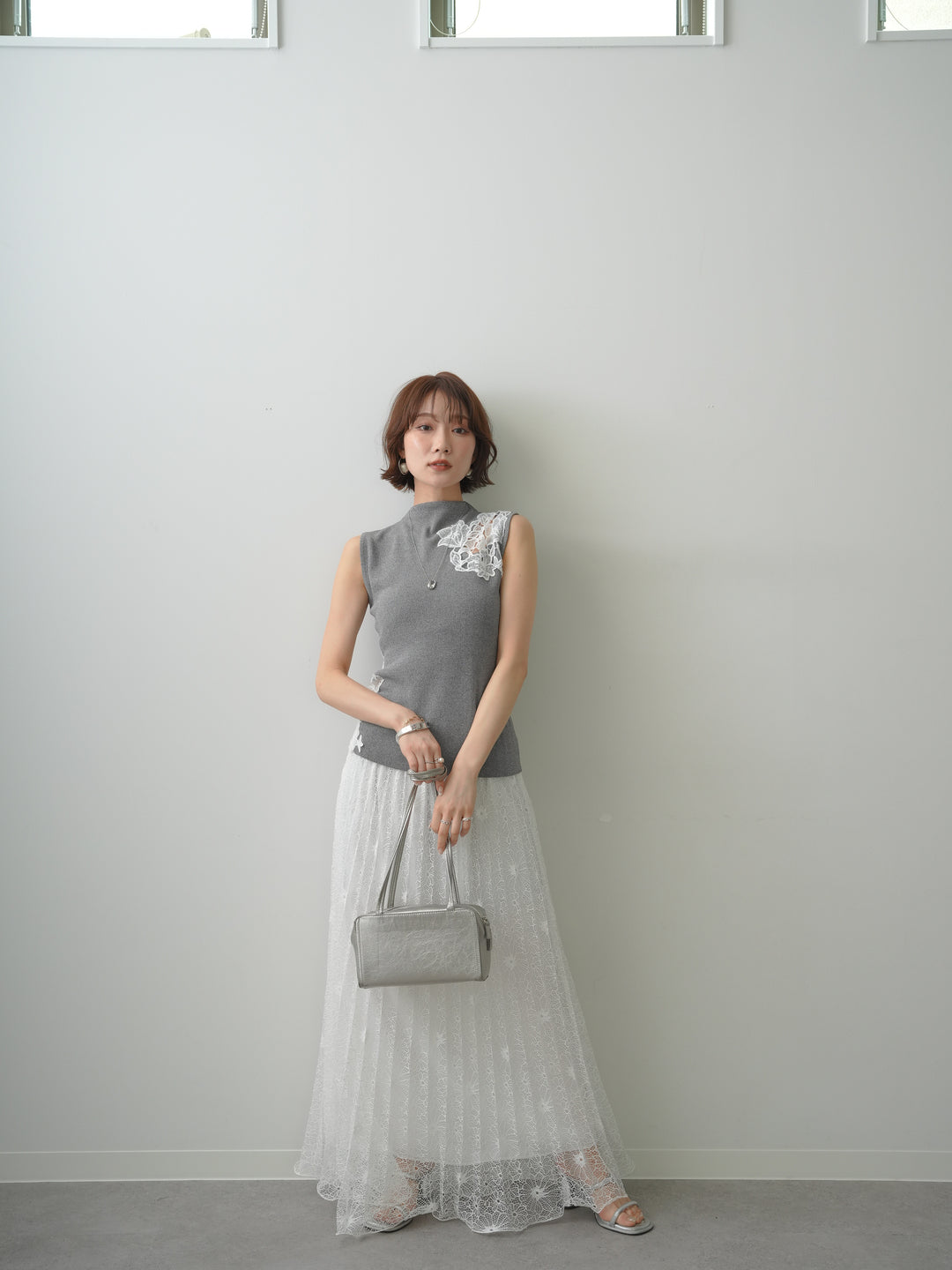 【套裝】側邊蕾絲無袖仿針織上衣+花卉蕾絲百褶裙（兩件套）