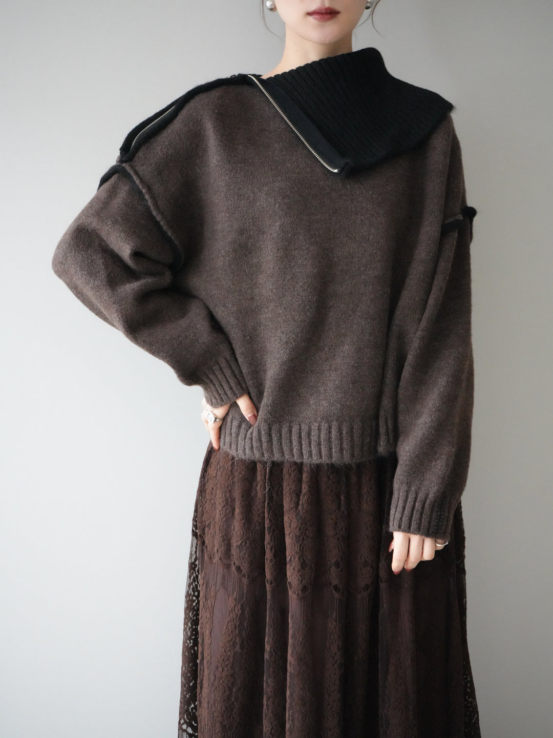 [予約]ZIPハイネックバイカラーニットプルオーバー/brown