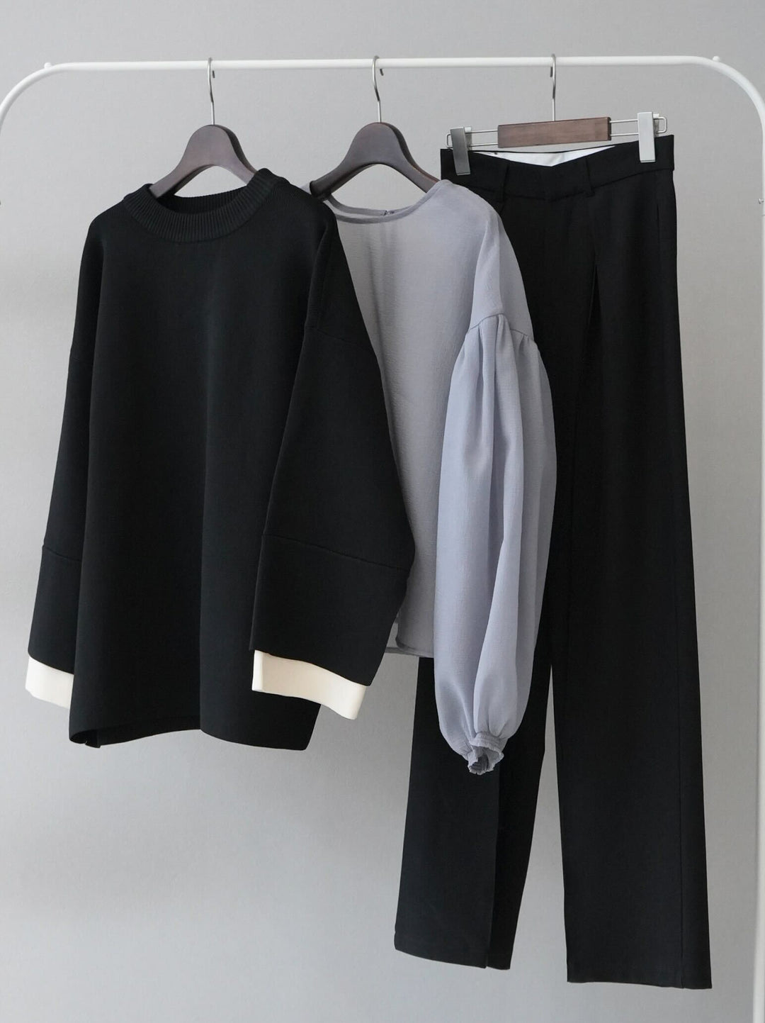 [Mix and match set] [SET] Volume sleeve washer sheer blouse + color-blocked sleeve Milan rib knit pullover + design tuck wide pants/S (3set)