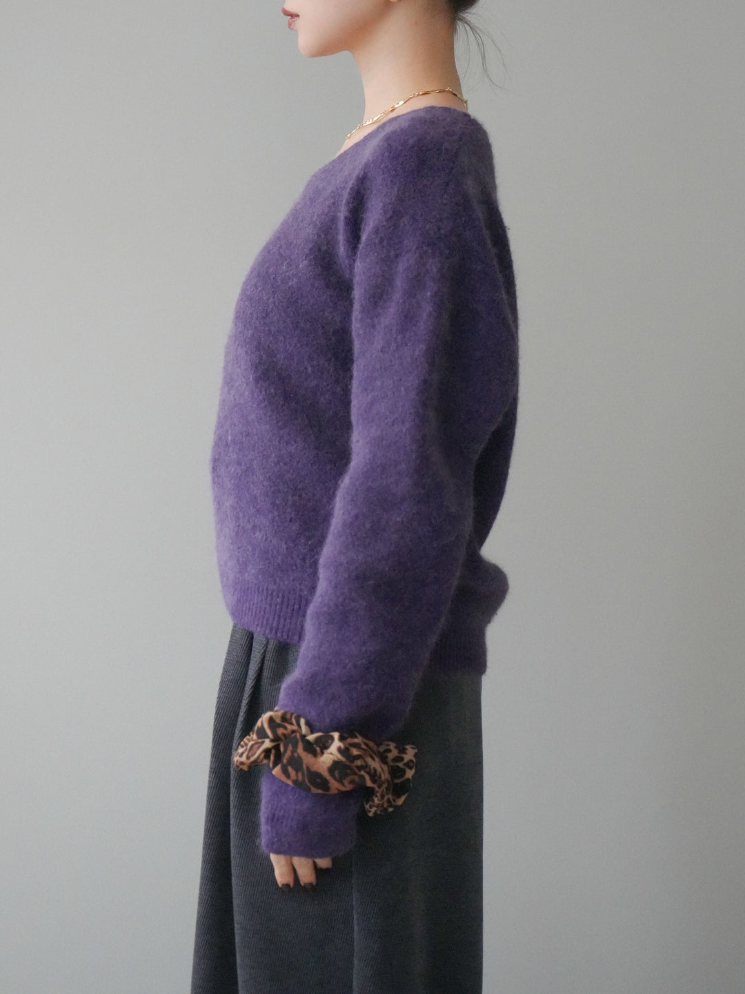 [予約]シュシュ付きアンゴラタッチVネックニットプルオーバー/purple