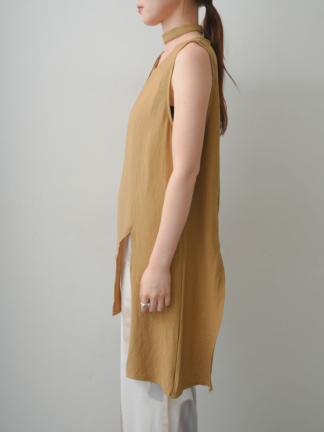 [予約]タイ付アシメヘムノースリトップス/beige