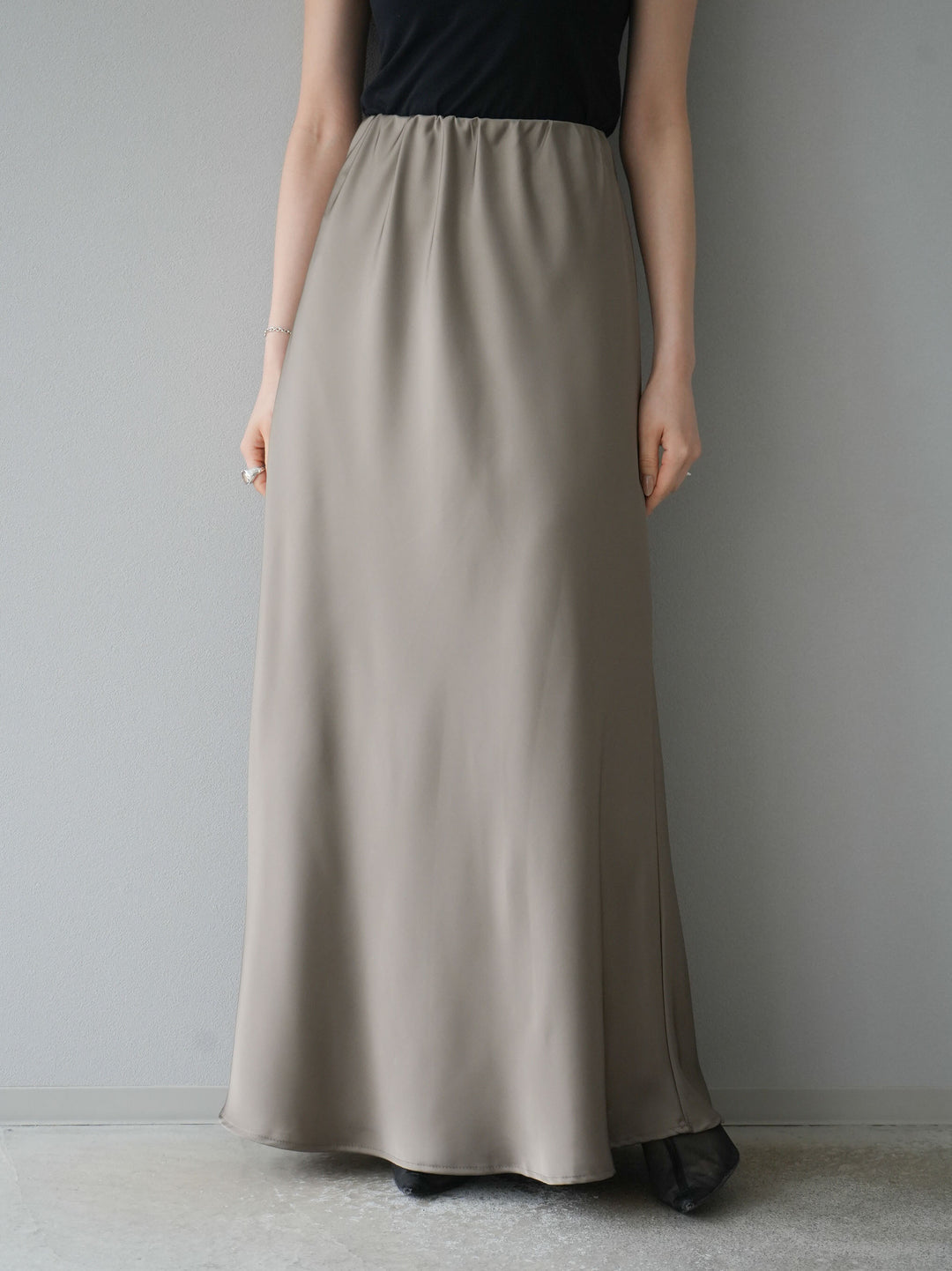 【預購】寬鬆緞面窄裙/灰色