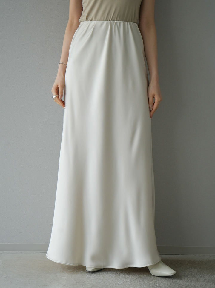 【預購】寬鬆緞面窄裙/象牙白
