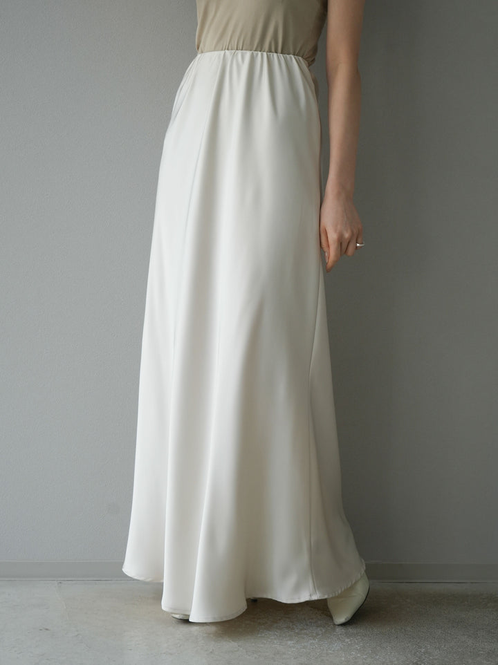 【預購】寬鬆緞面窄裙/象牙白