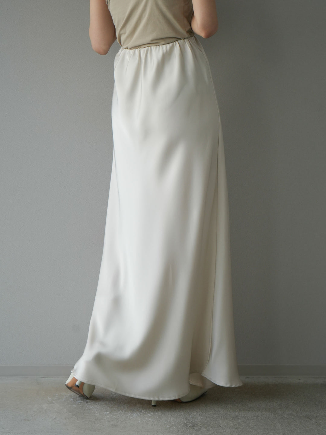 【預購】寬鬆緞面窄裙/象牙白