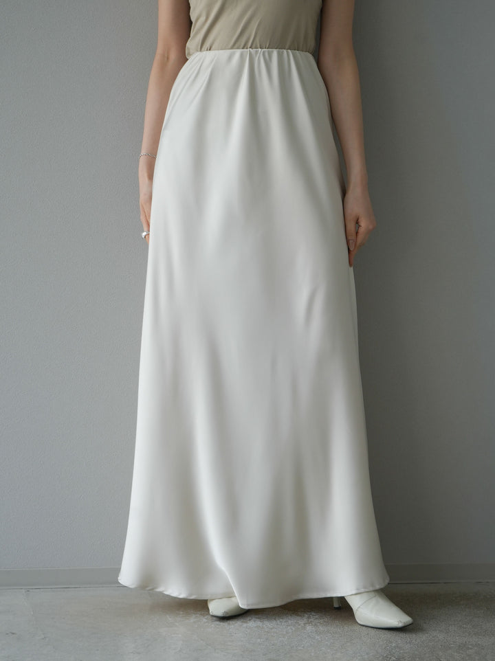 【預購】寬鬆緞面窄裙/象牙白